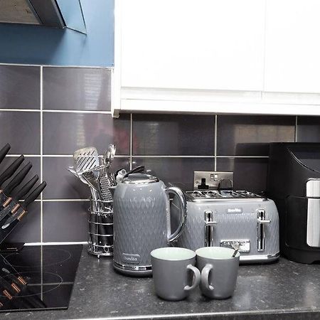 Lavish 2Bed Apartment In The Heart Of Birkenhead Bagian luar foto
