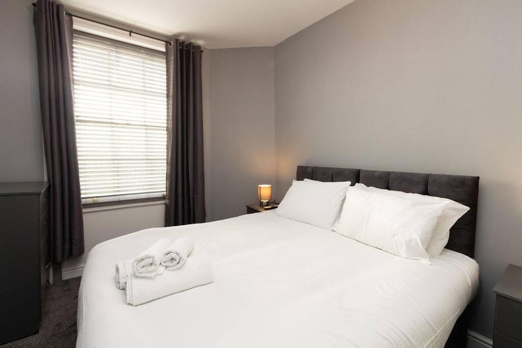 Lavish 2Bed Apartment In The Heart Of Birkenhead Bagian luar foto
