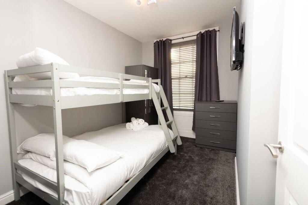 Lavish 2Bed Apartment In The Heart Of Birkenhead Bagian luar foto