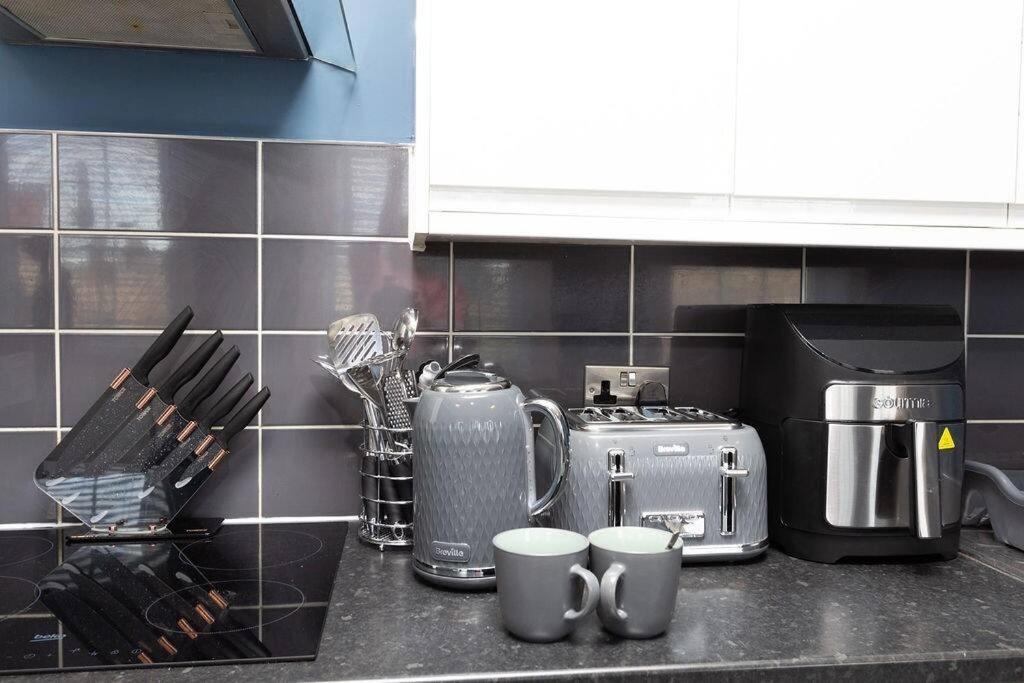 Lavish 2Bed Apartment In The Heart Of Birkenhead Bagian luar foto