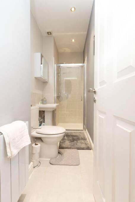 Lavish 2Bed Apartment In The Heart Of Birkenhead Bagian luar foto