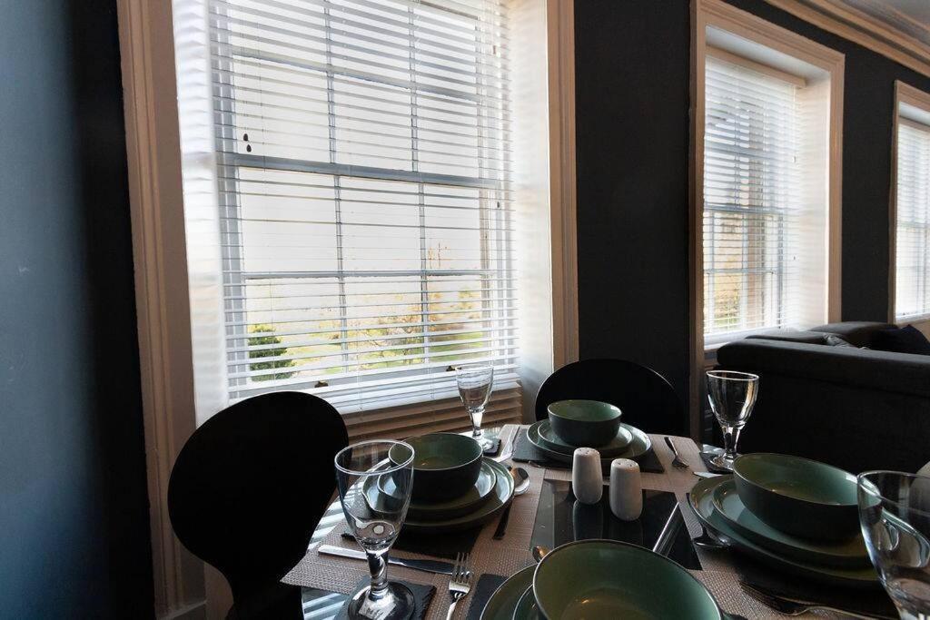 Lavish 2Bed Apartment In The Heart Of Birkenhead Bagian luar foto