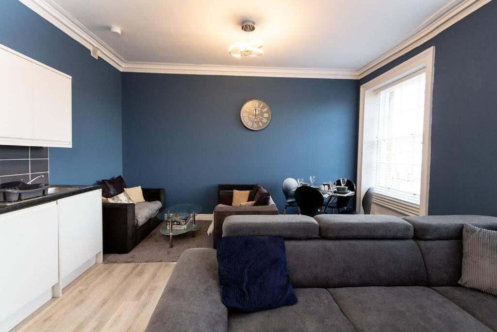 Lavish 2Bed Apartment In The Heart Of Birkenhead Bagian luar foto
