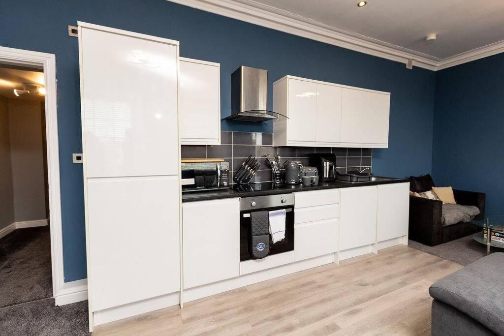 Lavish 2Bed Apartment In The Heart Of Birkenhead Bagian luar foto