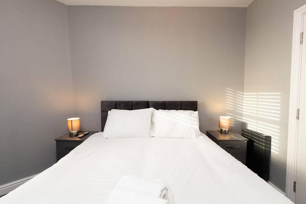 Lavish 2Bed Apartment In The Heart Of Birkenhead Bagian luar foto